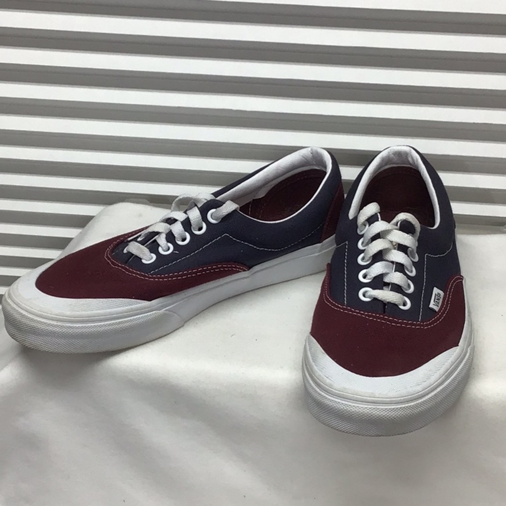 Vans navy/burgundy shoes in excellent condition size 8